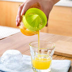2-in -1 Manual Juicer  Lemon Squeezer With Lid Plastic Manual Lemon Juicer Orange Press Cup Citrus Squeezer with Pour Spout Fruit Tools